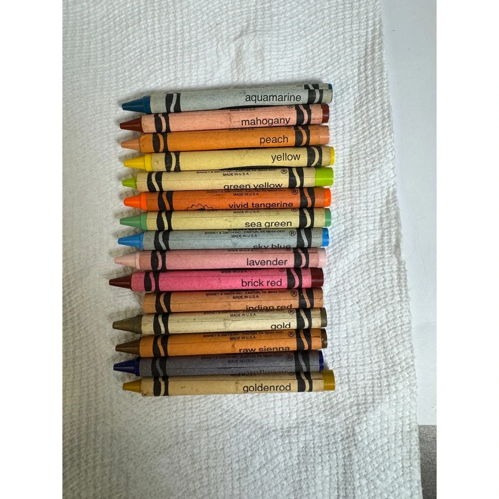 Vintage 1990 Crayola 64 Crayons Box with Sharpener 8 New Colors Collectible Art